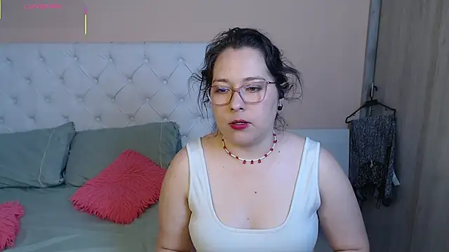 Snapshot of May_Carlier chatting on December 2, 2025, 3:56 am May Carlier online show from December 2, 2025, 3:56 am