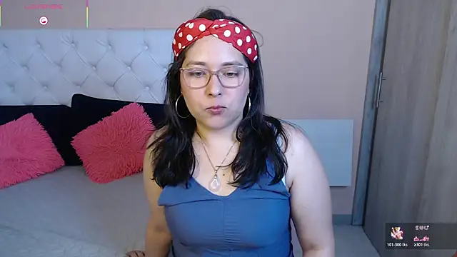 Snapshot of May_Carlier chatting on December 19, 2025, 12:39 am May Carlier online show from December 19, 2025, 12:39 am