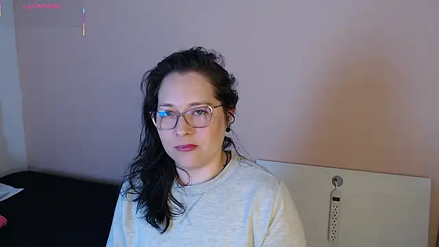 Snapshot of May_Carlier chatting on February 3, 2026, 12:42 am May Carlier online show from February 3, 2026, 12:42 am