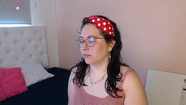 Snapshot of May_Carlier chatting on February 5, 2026, 6:23 pm May Carlier online show from February 5, 2026, 6:23 pm