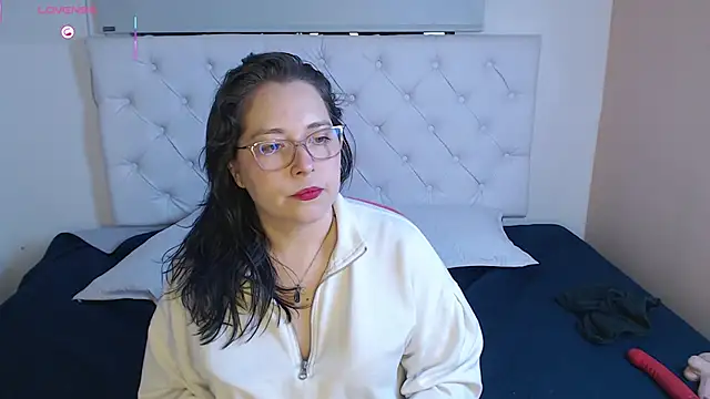 Snapshot of May_Carlier chatting on February 7, 2026, 4:05 am May Carlier online show from February 7, 2026, 4:05 am