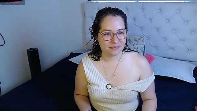 Snapshot of May_Carlier chatting on February 9, 2026, 10:14 pm May Carlier online show from February 9, 2026, 10:14 pm