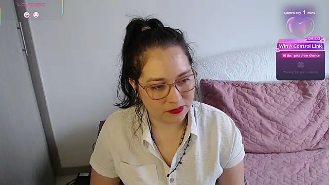 Snapshot of May_Carlier chatting on March 25, 2026, 8:37 pm May Carlier online show from March 25, 2026, 8:37 pm