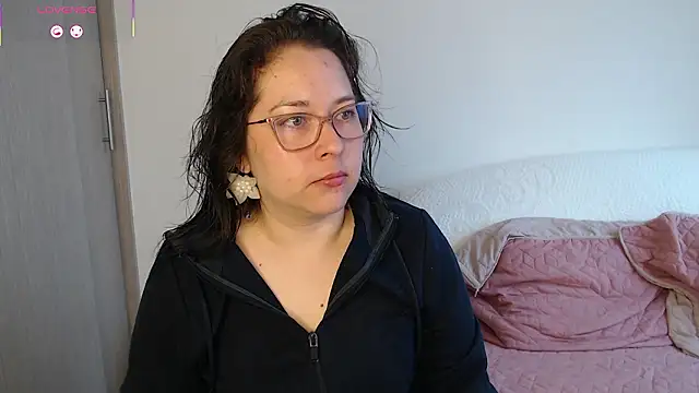 Snapshot of May_Carlier chatting on March 27, 2026, 12:38 pm May Carlier online show from March 27, 2026, 12:38 pm