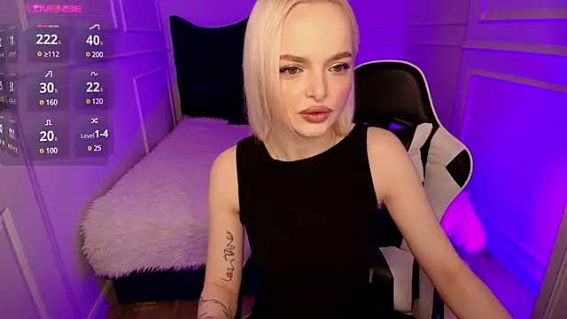 Snapshot of horny_blondiee chatting on January 14, 2025, 8:20 am horny blondiee online show from January 14, 2025, 8:20 am