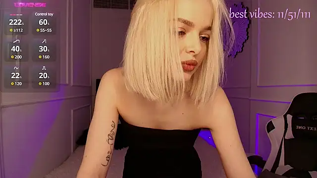 Snapshot of horny_blondiee chatting on February 24, 2025, 8:38 am horny blondiee online show from February 24, 2025, 8:38 am