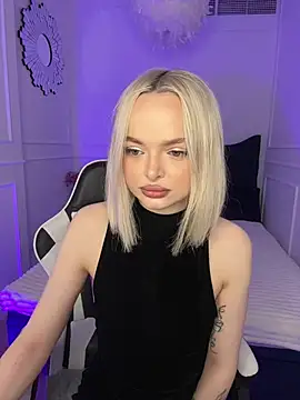 Snapshot of horny_blondiee chatting on March 6, 2025, 8:30 am horny blondiee online show from March 6, 2025, 8:30 am