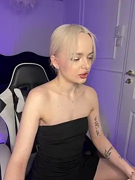 Snapshot of horny_blondiee chatting on March 23, 2025, 8:15 am horny blondiee online show from March 23, 2025, 8:15 am