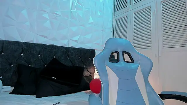 Snapshot of Emma_dl2 chatting on February 27, 2025, 8:09 pm Emma dl2 online show from February 27, 2025, 8:09 pm