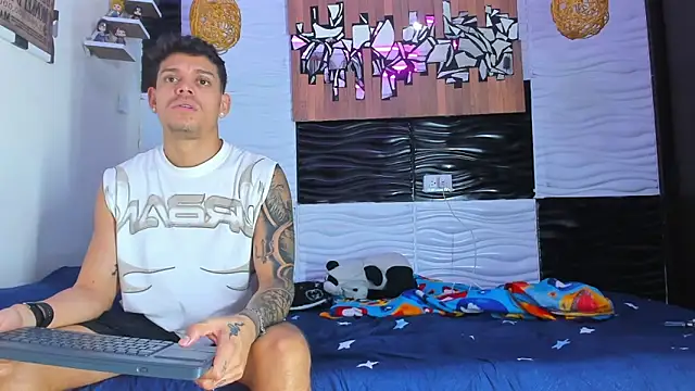 Friendsofeverything  online show from December 13, 2025, 11:21 pm