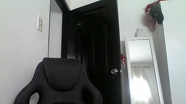 Snapshot of Anne_kis chatting on January 8, 2025, 5:05 pm Anne kis online show from January 8, 2025, 5:05 pm