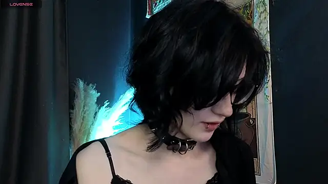 Snapshot of dark_vamp_ chatting on December 5, 2024, 9:17 pm dark vamp online show from December 5, 2024, 9:17 pm