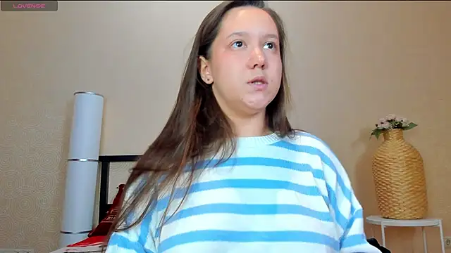 Snapshot of Mira_Karter chatting on October 20, 2025, 11:43 am Mira Karter online show from October 20, 2025, 11:43 am