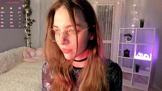 Snapshot of AraCopple chatting on December 13, 2024, 12:42 am AraCopple online show from December 13, 2024, 12:42 am