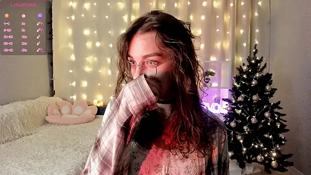 Snapshot of AraCopple chatting on January 5, 2025, 5:41 pm AraCopple online show from January 5, 2025, 5:41 pm