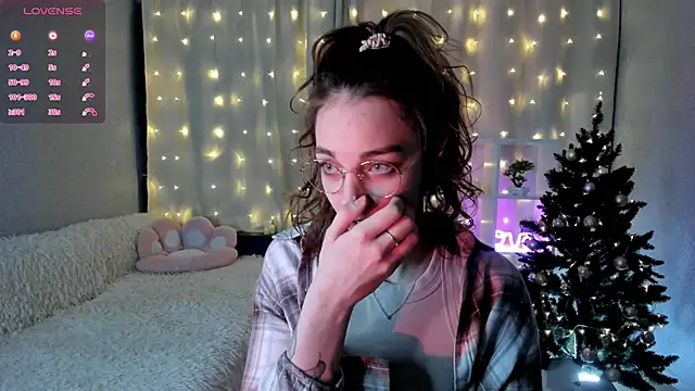 Snapshot of AraCopple chatting on January 9, 2025, 9:58 pm AraCopple online show from January 9, 2025, 9:58 pm