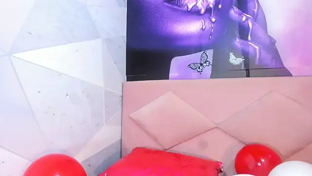 Lucy White   online show from February 13, 2025, 9:17 pm