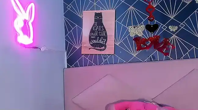 Lucy White   online show from March 21, 2025, 8:18 pm