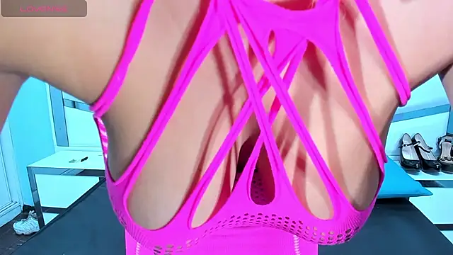 Lucy White   online show from December 5, 2025, 8:49 pm