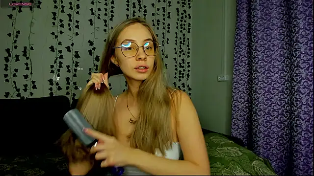 Snapshot of Kitty_Katrine chatting on February 15, 2025, 3:28 pm Kitty Katrine online show from February 15, 2025, 3:28 pm