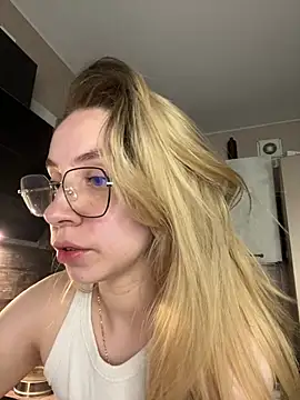 Kitty Katrine online show from May 11, 2026, 3:18 pm