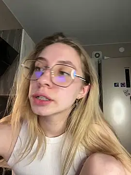 Kitty Katrine online show from May 11, 2026, 4:04 pm