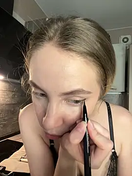 Kitty Katrine online show from May 26, 2026, 2:13 pm