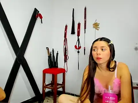 Hana and Zeta online show from February 26, 2025, 6:43 pm