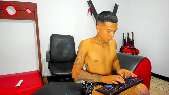 Hana and Zeta online show from March 13, 2025, 12:13 pm