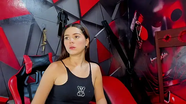 Hana and Zeta online show from November 4, 2025, 12:15 pm