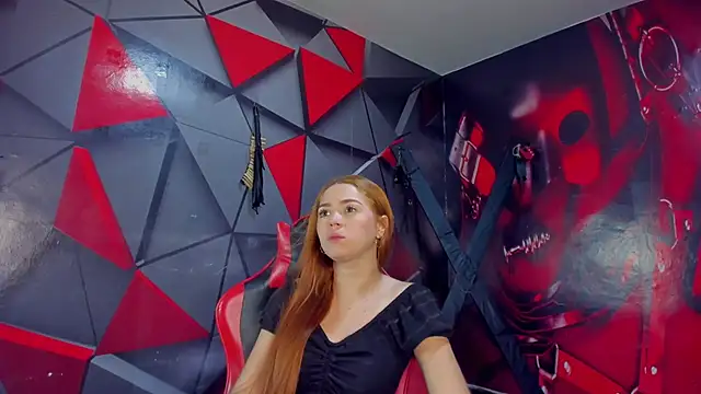 Hana and Zeta online show from November 29, 2025, 12:19 pm