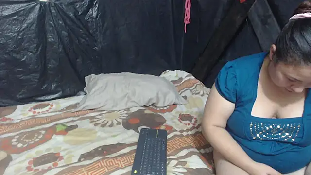 Snapshot of ZuriandAlex chatting on January 9, 2025, 1:29 am ZuriandAlex online show from January 9, 2025, 1:29 am