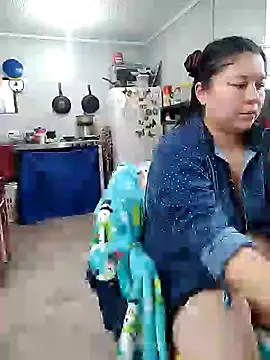 Snapshot of ZuriandAlex chatting on January 25, 2025, 11:44 am ZuriandAlex online show from January 25, 2025, 11:44 am