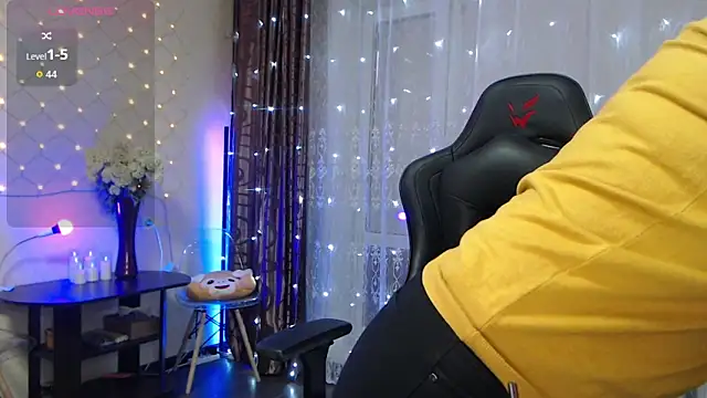 Snapshot of JessieOMays chatting on November 17, 2025, 1:44 am JessieOMays online show from November 17, 2025, 1:44 am