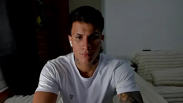 Snapshot of pettergrey1 chatting on December 5, 2025, 1:36 am pettergrey1 online show from December 5, 2025, 1:36 am