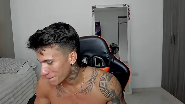 Snapshot of pettergrey1 chatting on February 11, 2026, 9:42 pm pettergrey1 online show from February 11, 2026, 9:42 pm