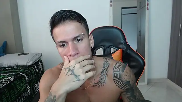 Snapshot of pettergrey1 chatting on March 5, 2026, 1:18 pm pettergrey1 online show from March 5, 2026, 1:18 pm