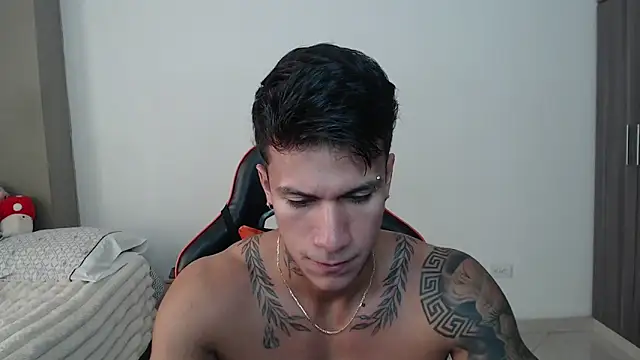 Snapshot of pettergrey1 chatting on March 25, 2026, 12:11 pm pettergrey1 online show from March 25, 2026, 12:11 pm