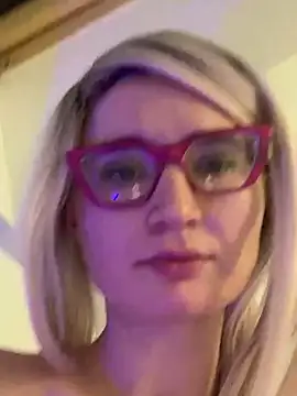 Snapshot of Charlotteeroseee chatting on February 2, 2025, 6:20 pm Charlotteeroseee online show from February 2, 2025, 6:20 pm