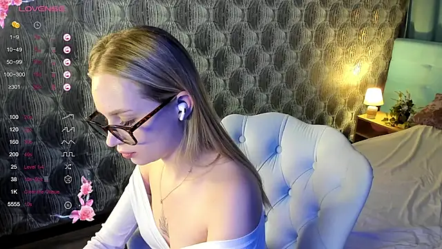 Snapshot of Carol__Cox chatting on December 28, 2024, 2:33 am Carol Cox online show from December 28, 2024, 2:33 am