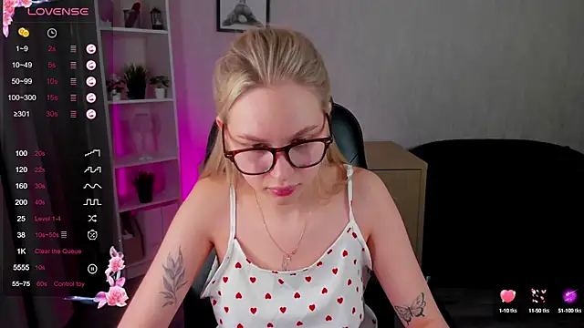 Snapshot of Carol__Cox chatting on February 4, 2025, 1:02 am Carol Cox online show from February 4, 2025, 1:02 am