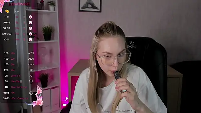 Snapshot of Carol__Cox chatting on February 7, 2025, 7:18 am Carol Cox online show from February 7, 2025, 7:18 am