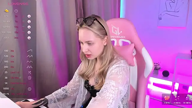 Snapshot of Carol__Cox chatting on February 24, 2025, 3:12 am Carol Cox online show from February 24, 2025, 3:12 am