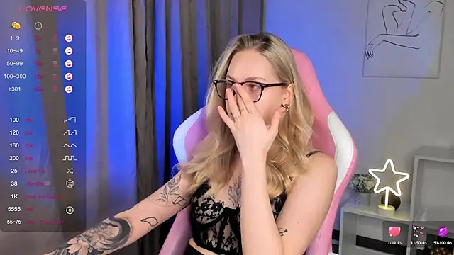 Snapshot of Carol__Cox chatting on February 24, 2025, 10:36 pm Carol Cox online show from February 24, 2025, 10:36 pm