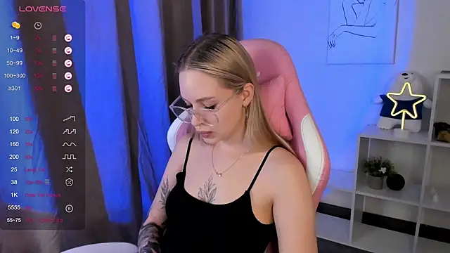 Snapshot of Carol__Cox chatting on March 6, 2025, 12:10 am Carol Cox online show from March 6, 2025, 12:10 am