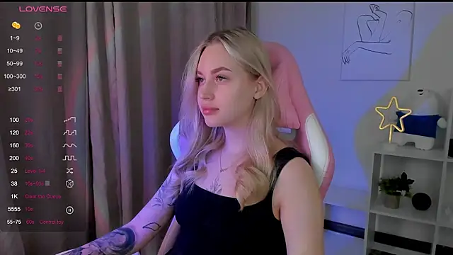 Snapshot of Carol__Cox chatting on March 9, 2025, 11:35 pm Carol Cox online show from March 9, 2025, 11:35 pm