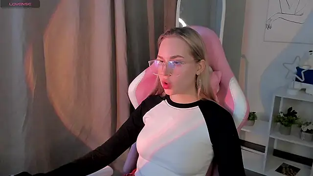 Snapshot of Carol__Cox chatting on March 13, 2025, 10:21 pm Carol Cox online show from March 13, 2025, 10:21 pm