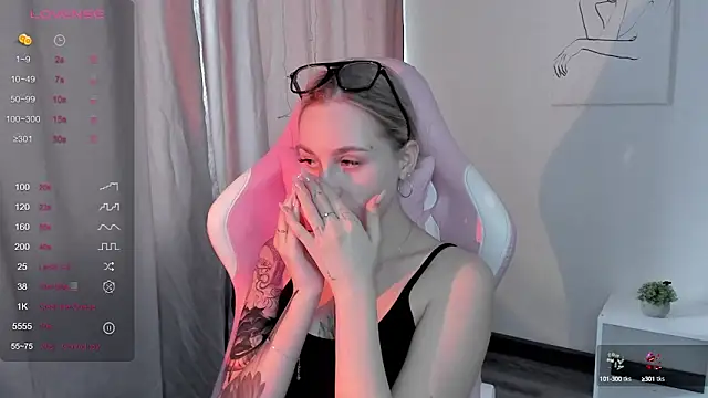 Snapshot of Carol__Cox chatting on March 18, 2025, 6:25 am Carol Cox online show from March 18, 2025, 6:25 am