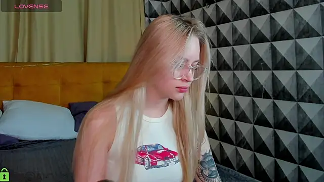 Snapshot of Carol__Cox chatting on September 9, 2025, 12:54 am Carol Cox online show from September 9, 2025, 12:54 am