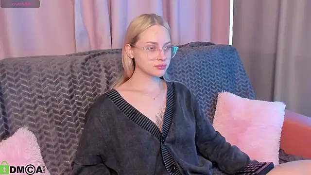 Snapshot of Carol__Cox chatting on September 10, 2025, 1:05 am Carol Cox online show from September 10, 2025, 1:05 am